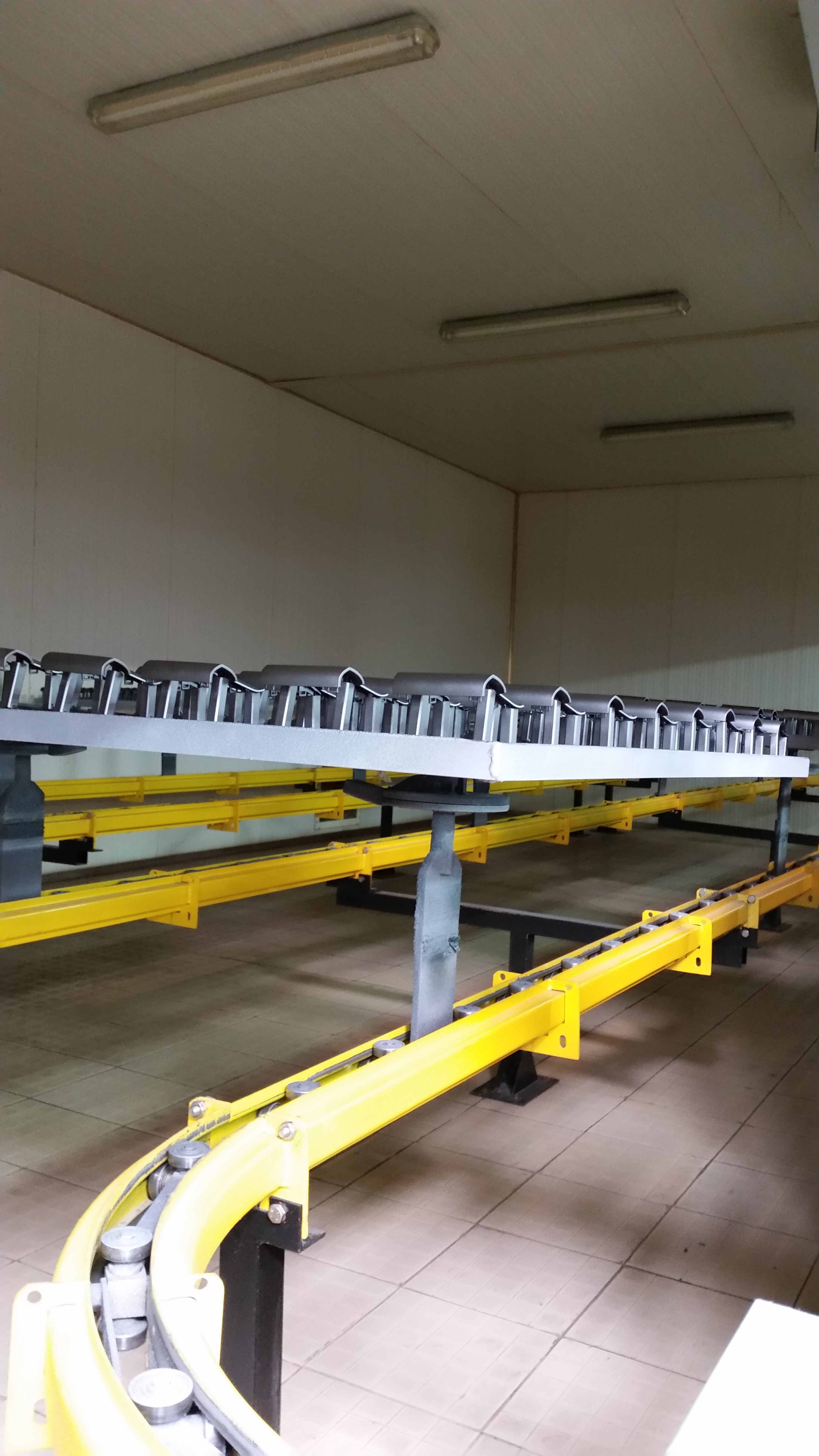 MONORAIL INVERTIDO PARA PINTURA DE PIEZAS DE PLASTICO 4